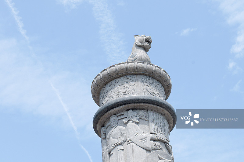 蓝天华表石柱图片素材