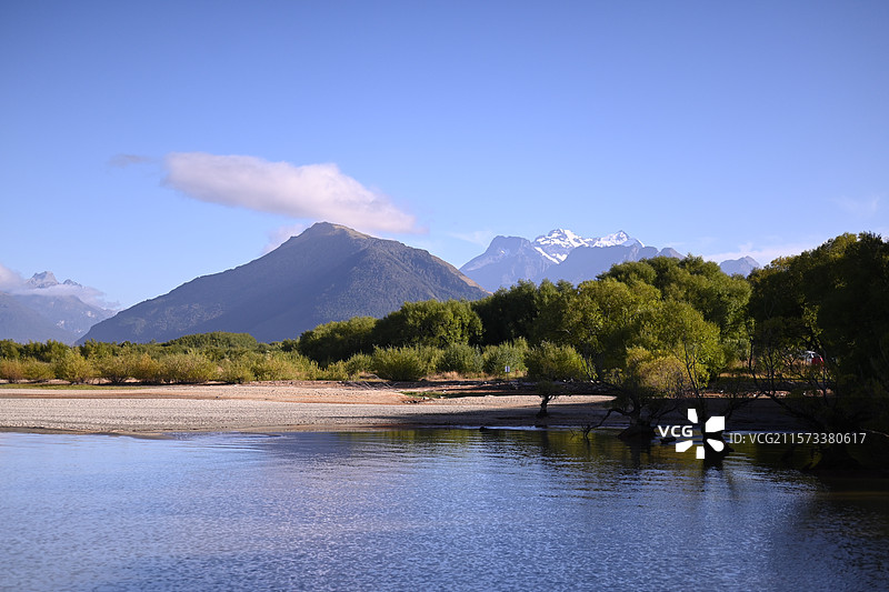 蓝天湖泊湿地风景图片素材