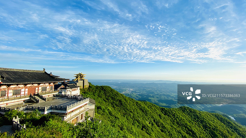 随州大洪山宝珠峰顶的慈恩寺图片素材