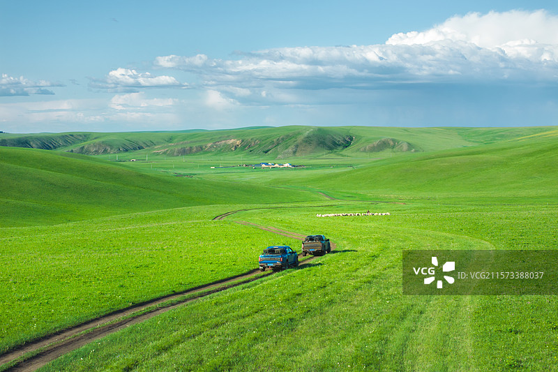 穿越呼伦贝尔大草原图片素材
