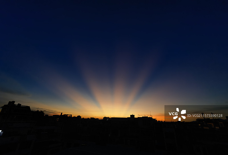 日落下的云隙光（曙暮光）图片素材