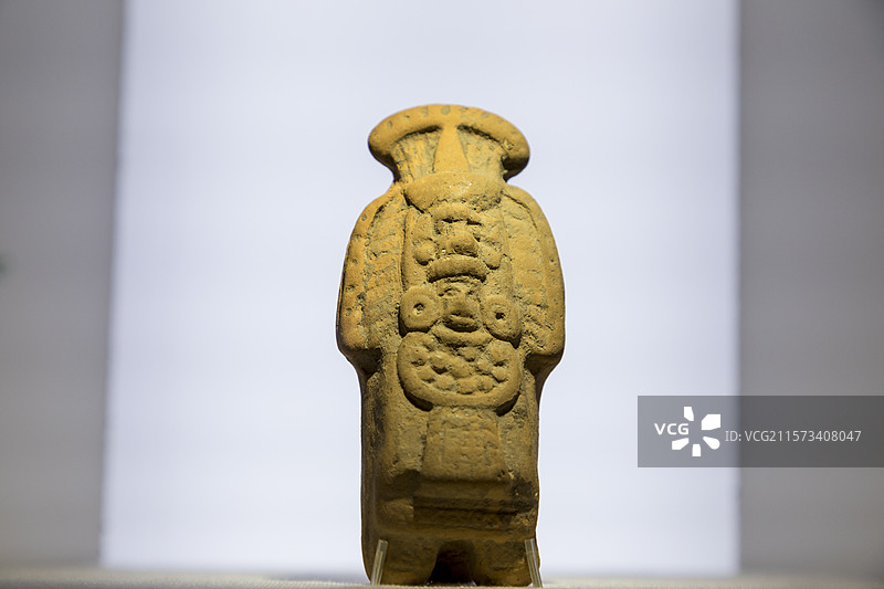 河南博物院，玛雅文明展，墨西哥，古典时期的文物，玛雅贵族人物陶哨图片素材