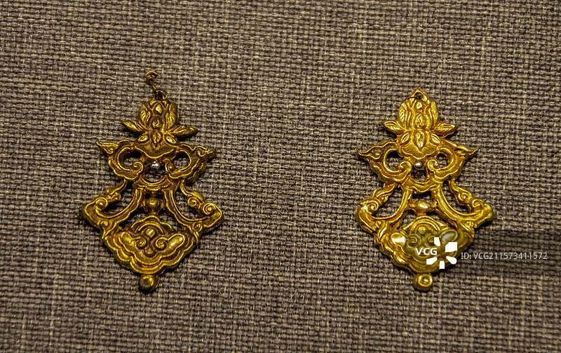 广西壮族自治区博物馆“古代文明陈列”展：八宝金花（明，1966年宁明县思明府黄承祖土司合葬墓出土）图片素材