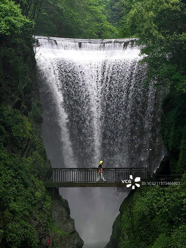 贵州开阳县香火岩瀑布图片素材