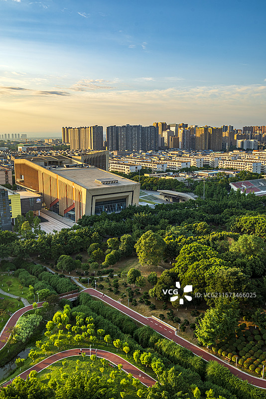 成都市新都区西南石油大学校园天际线与户外风光图片素材