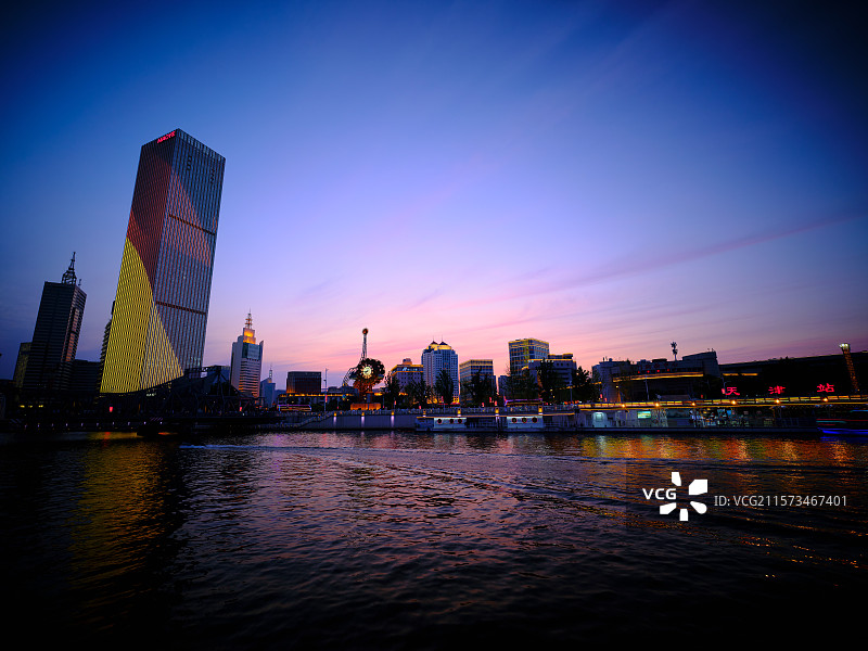 2025初夏的天津海河夜景图片素材