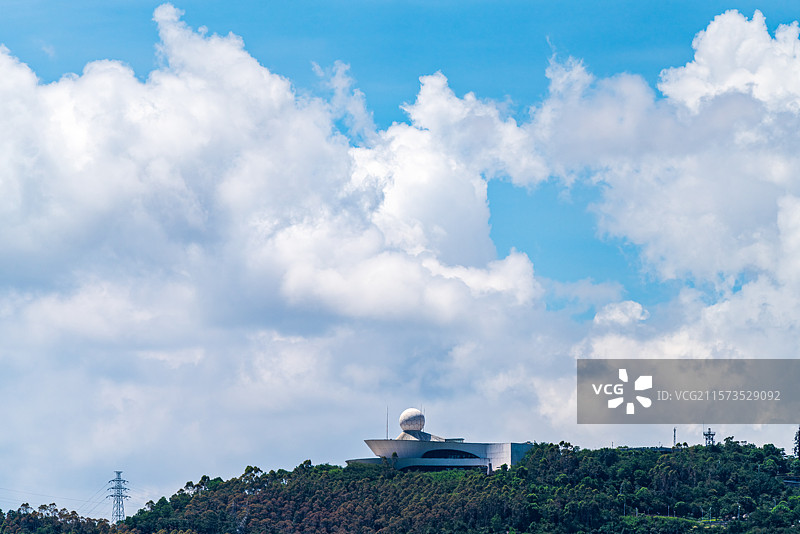 航拍厦门海沧天语舟气象台云海图片素材