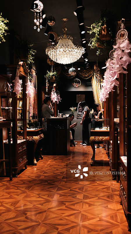 北京杨梅竹斜街胡同，创意商品店内图片素材