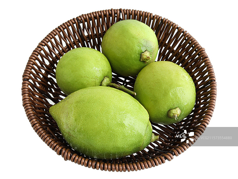 一篮子夏天新鲜水果柠檬的白底图图片素材