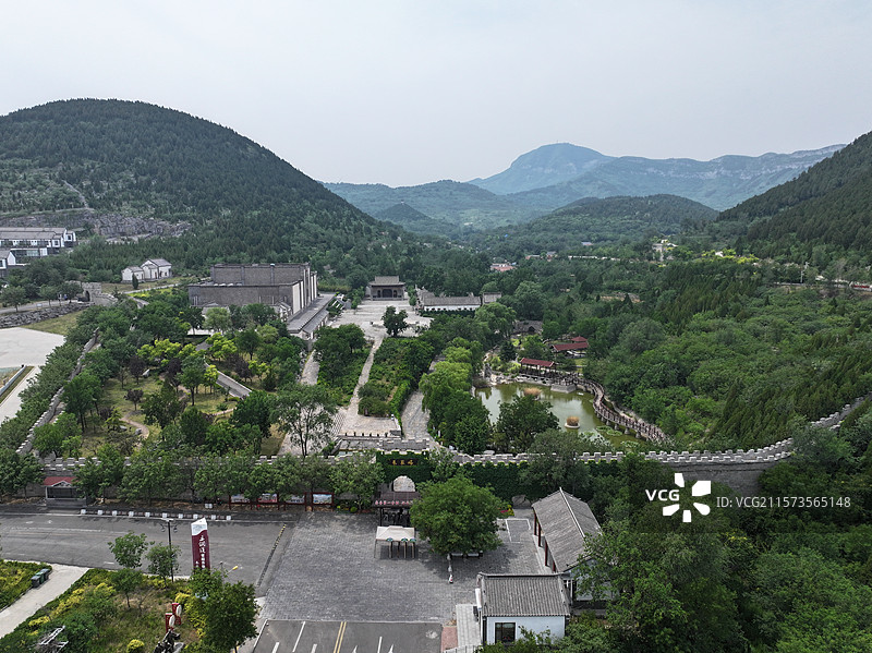 航拍济南朱家峪村夏季自然风光与古柏树图片素材