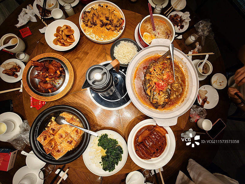 一顿丰盛的晚餐图片素材