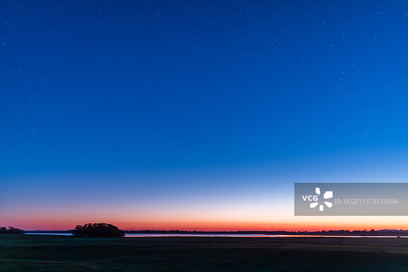 曙光地平线-内蒙古锡林郭勒正蓝旗上都湖图片素材