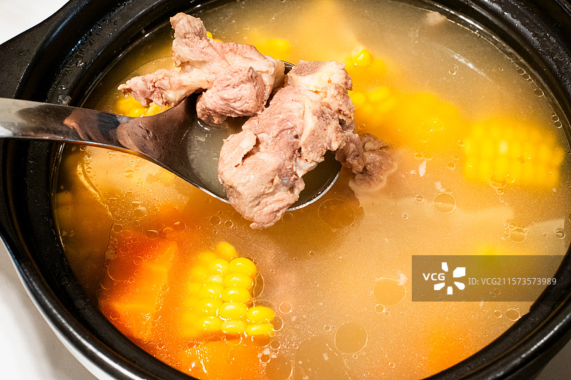 美食之胡萝卜玉米排骨汤图片素材