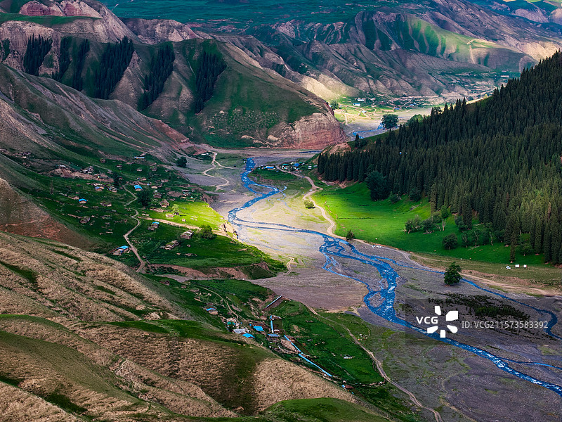 天山山脉江布拉提图片素材