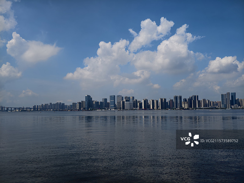 广东湛江金沙湾海滨度假区城市海景观城市CBD中央广场建筑群图片素材