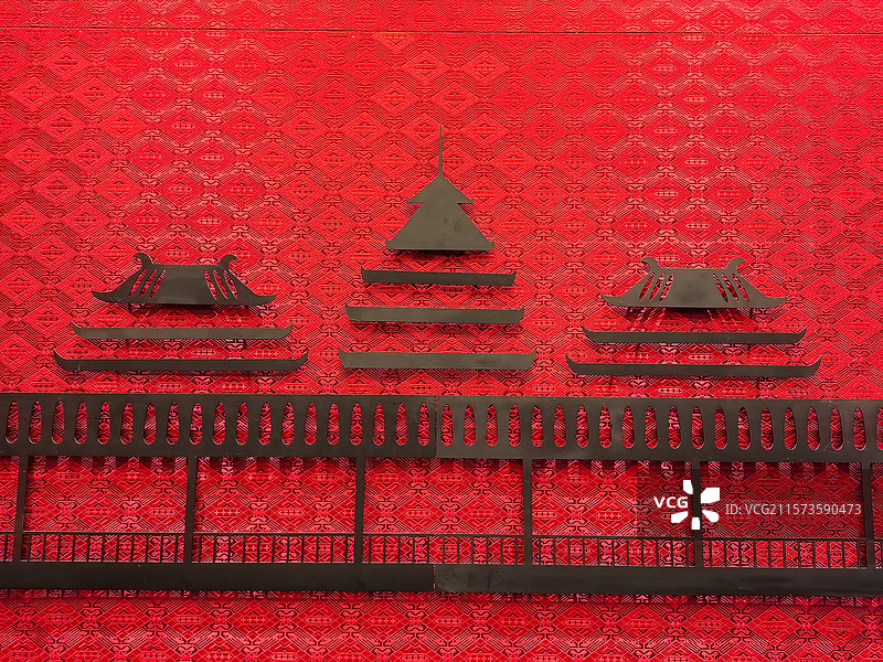 侗族鼓楼和风雨桥，鼓楼和风雨桥的浮雕剪影画样图片素材