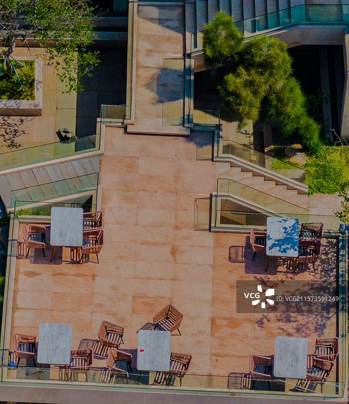 高视角下的露天庭院。图片素材