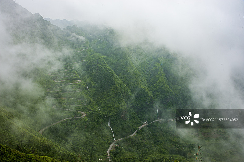 《晴隆二十四道拐晨雾》图片素材