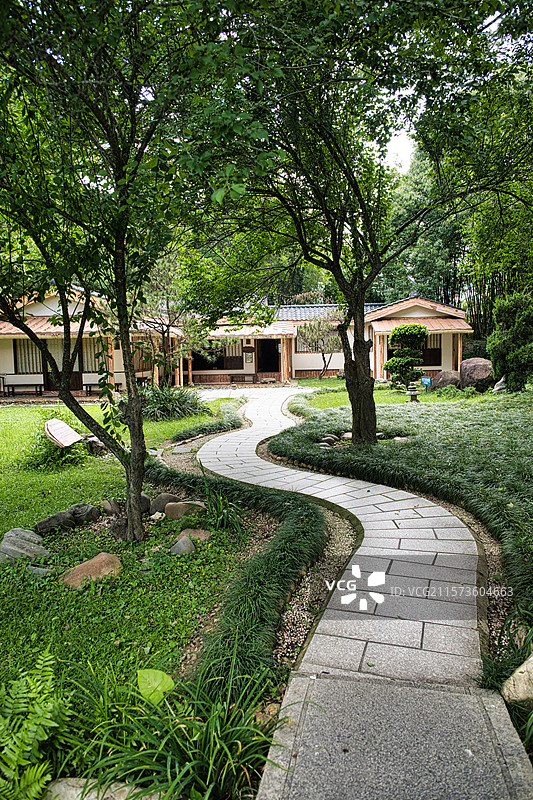 福建漳州天福茶博物院宁静的园林小径图片素材