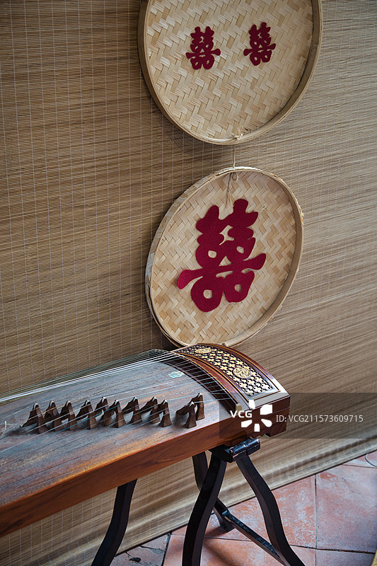 传统中式乐器与喜庆装饰图片素材