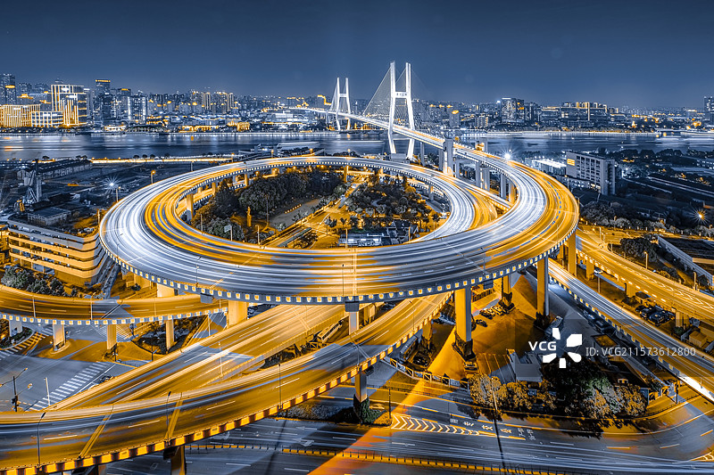 城市脉搏【原创】夜晚的上海南浦大桥车流如织，每一道光轨都是跳动着的城市的脉搏。图片素材
