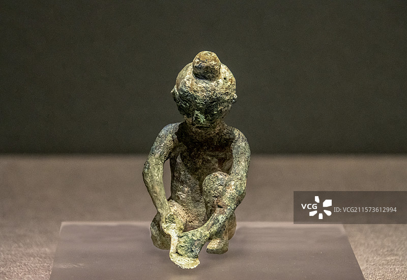 广西壮族自治区博物馆“古代文明陈列”展：磨钁铜俑（西汉，2003年合浦风门岭26号墓出土）图片素材