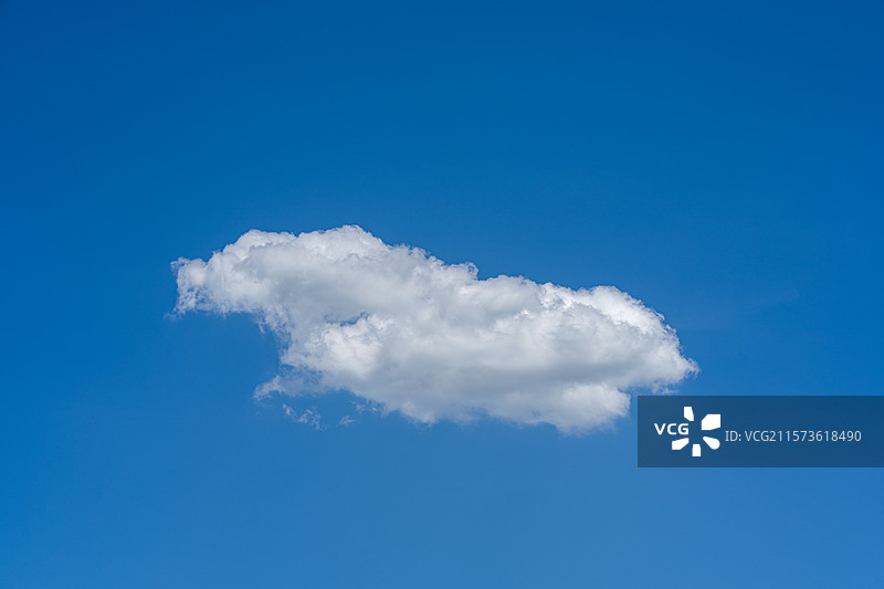 独处的云朵图片素材