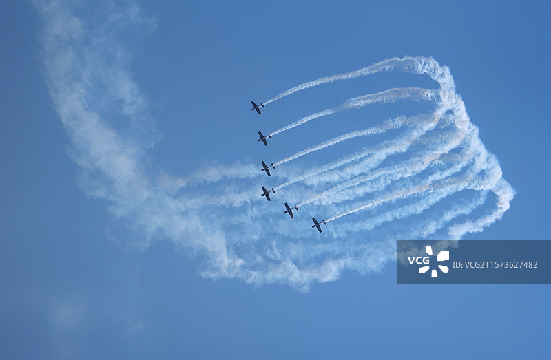 河南省郑州市上街区“2017郑州航展暨世界编队特技飞行表演”图片素材