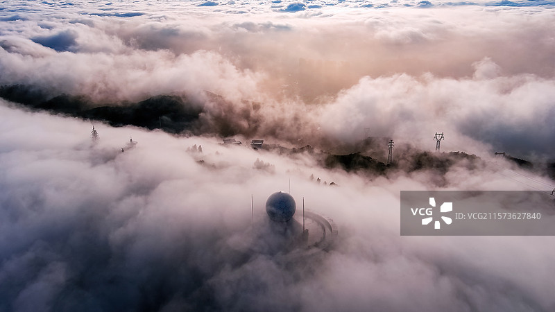 航拍厦门海沧天语舟气象台云海图片素材