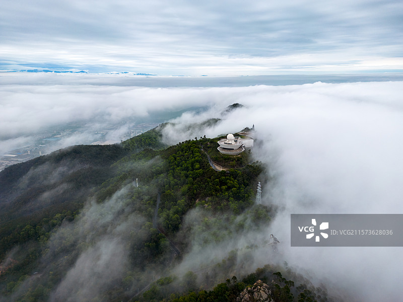 航拍厦门海沧天语舟气象台云海图片素材