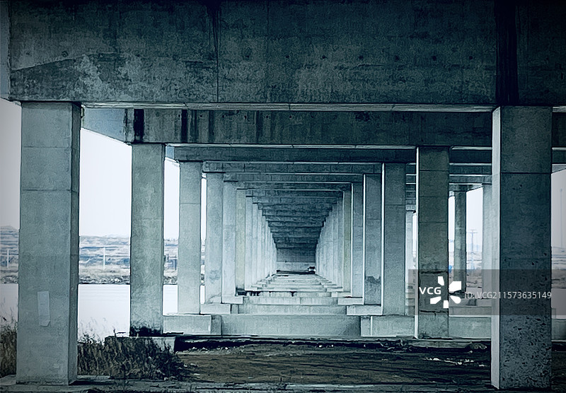 桥梁下的桥墩图片素材