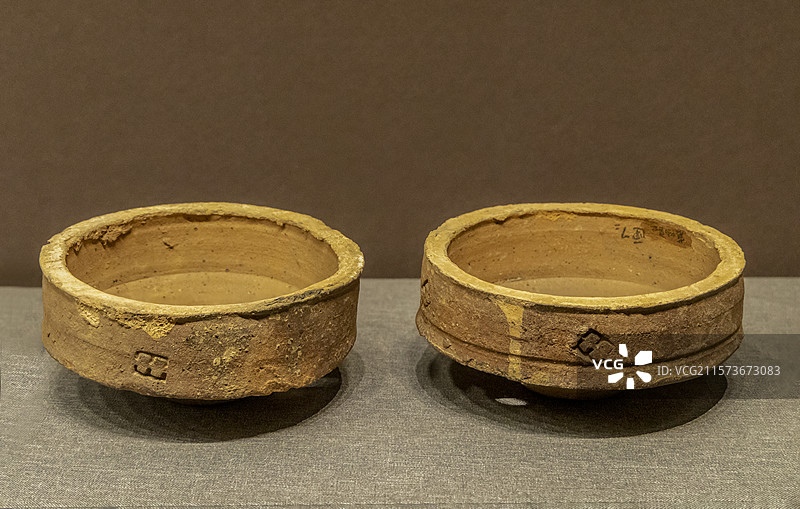 广西壮族自治区博物馆“古代文明陈列”展：中和窑“臼”款陶匣钵（宋，1964年藤县中和窑址出土）图片素材