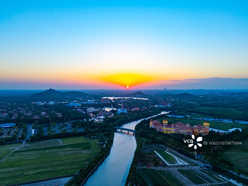 航拍上海欢乐谷日落风光图片素材