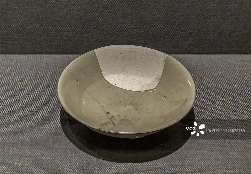 广西壮族自治区博物馆“古代文明陈列”展：青白釉盘（宋，2011年田东百银城址出土，田东县博物馆藏）图片素材