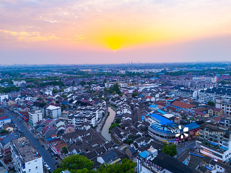 航拍上海宝山罗店古镇日落风光图片素材