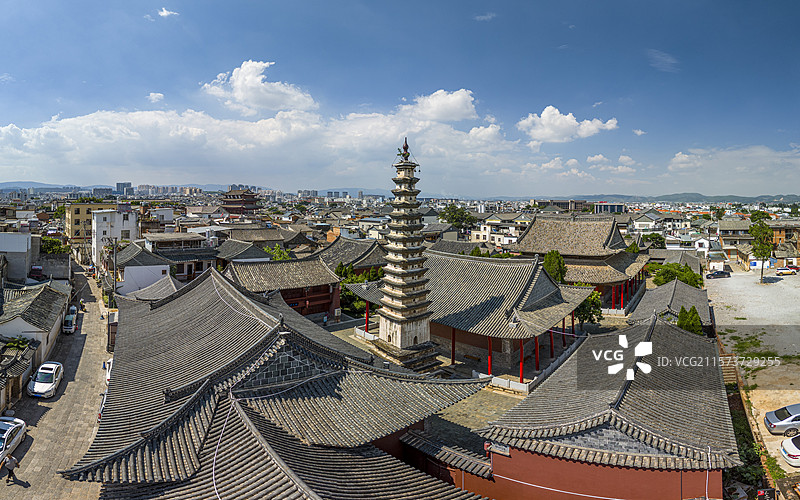 云南省红河哈尼族彝族自治州建水玉皇阁及崇文塔图片素材