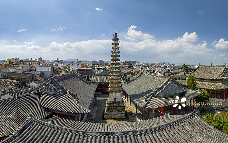 云南省红河哈尼族彝族自治州建水玉皇阁及崇文塔图片素材