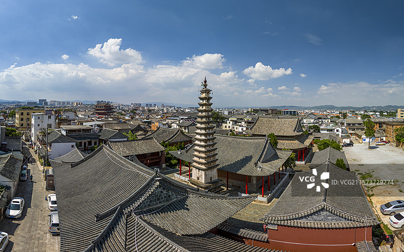 云南省红河哈尼族彝族自治州建水玉皇阁及崇文塔图片素材