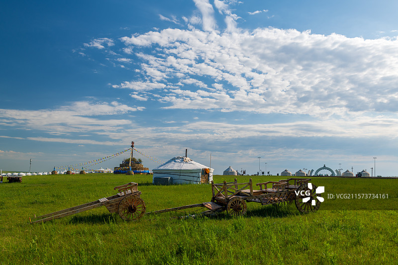内蒙古呼伦贝尔呼和诺尔草原上牧民的勒勒车图片素材