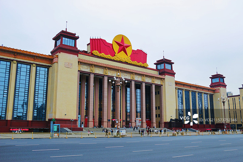 江西省展览中心坐落于八一广场，是全国著名的展览中心，建筑设计非常雄伟，业务涵盖展览、电脑经营、广告等图片素材