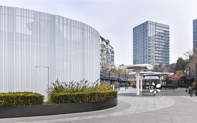 北京三元桥凤凰汇里巷步行商业街图片素材