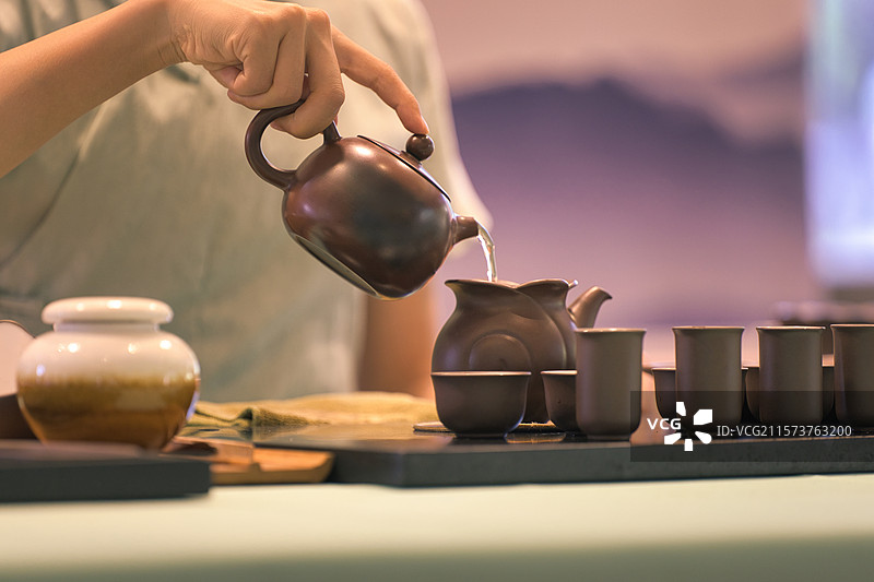 福建漳州天福茶博物院优雅的泡茶过程图片素材