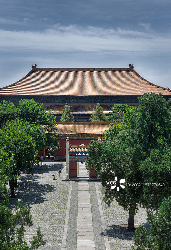 北京明十三陵之长陵（朱棣陵）内祾恩殿及殿后的牌坊图片素材