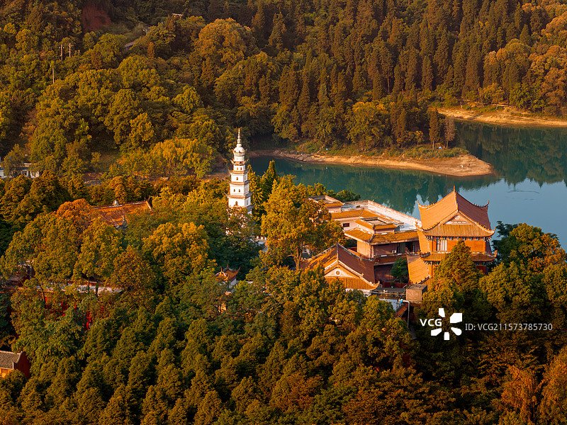 中国四川成都崇州白塔湖白塔寺航拍图图片素材