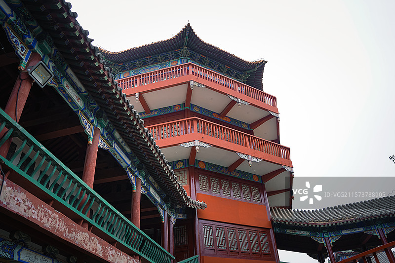 河南开封的开封府景区包拯雕像图片素材