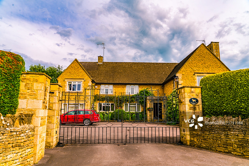 英国英格兰中西部科茨沃尔德水上伯顿镇～威尼斯图片素材