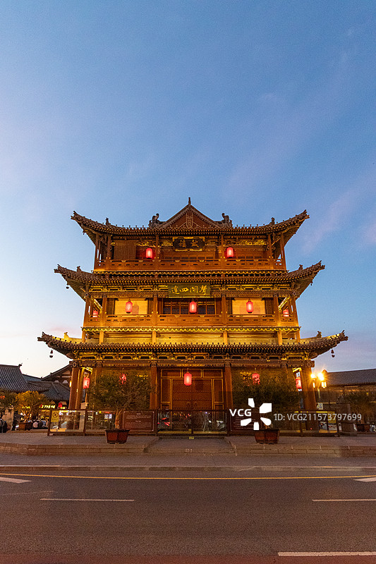 大同古城鼓楼：暮色中的古韵图片素材