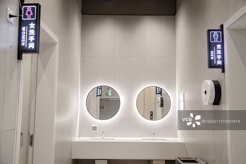 室内空间住宅建筑男女厕所图片素材