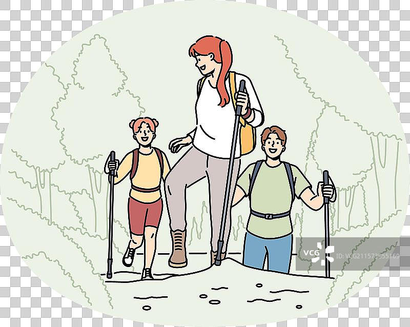 微笑的人们在山中徒步旅行图片素材