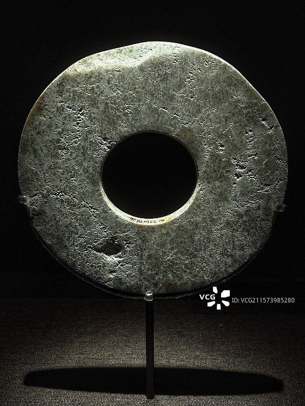 良渚文化玉器高清特写（玉琮王/神徽纹饰/三叉形礼器）｜杭州玉架山星斗特展·反山M12同源器物、透闪石图片素材